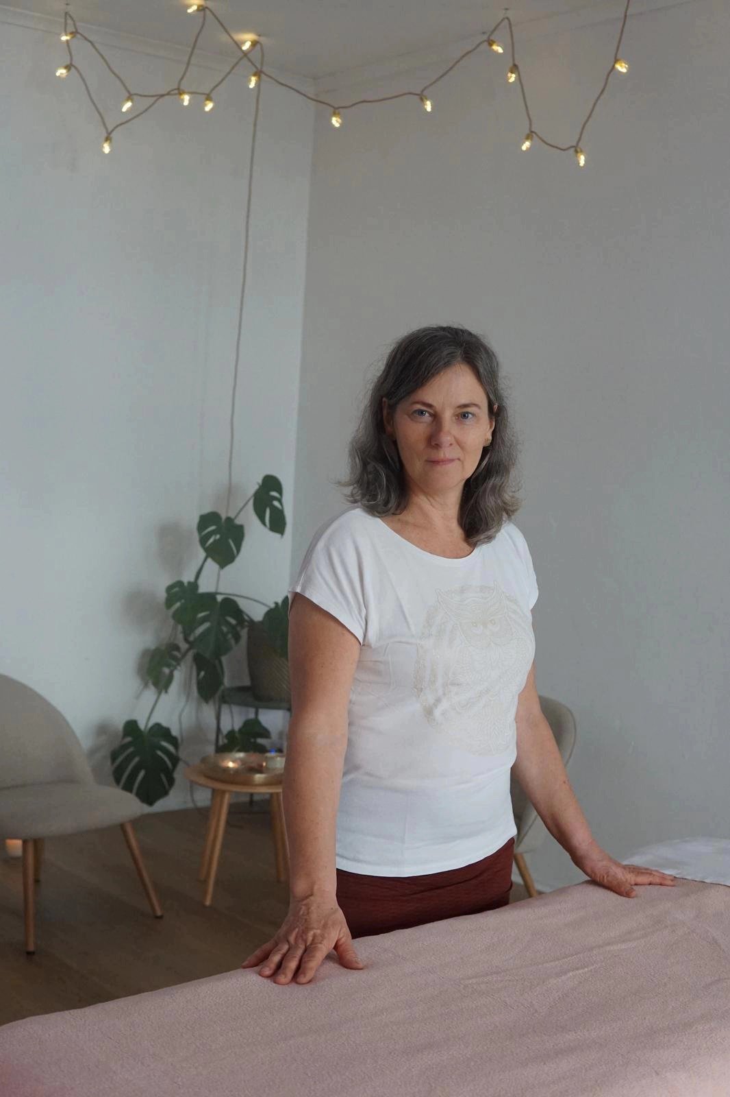 Susanne in ihrer Praxis