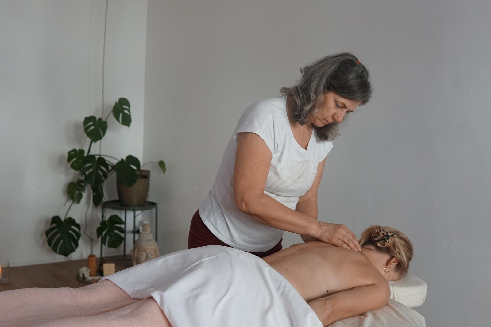 TouchLife® Massage am Rücken